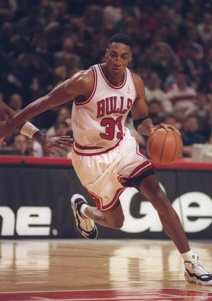 原创前途无量皮蓬为何与公牛签下7年长约12个孩子家中两人瘫痪