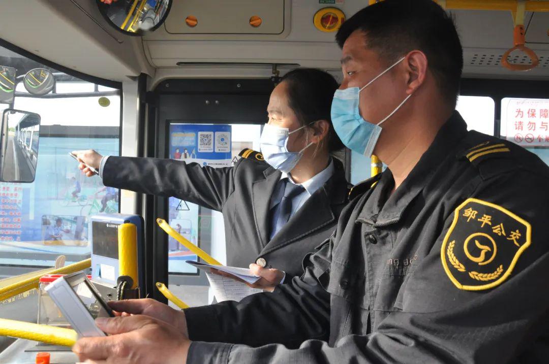 智能化信息中心"显身手"助力公交高效运营_调度