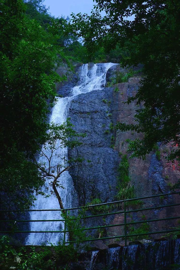 『 曲径探幽 67』5月3日 春徒琴湖飞瀑西径山,揽尽千年历史,观秀美