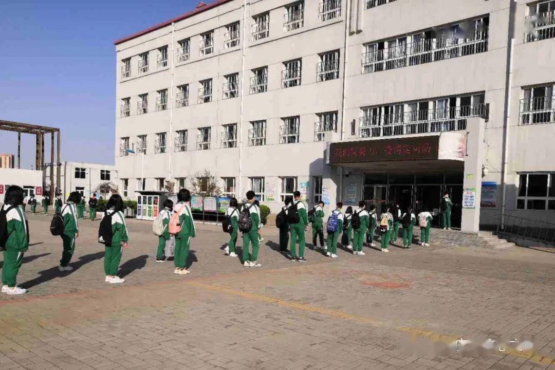 【西青区中学2020年春季复课开学第一课】王稳庄中学上好"复学第一课"