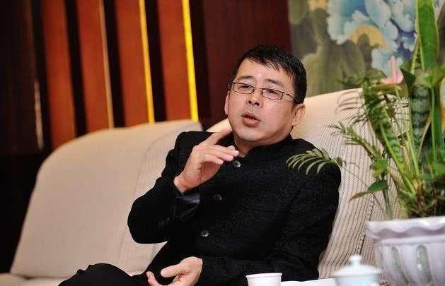 搏击主持人郑环宇怒斥阿丘:你对内吹哨对外吹箫,纯粹是个败类