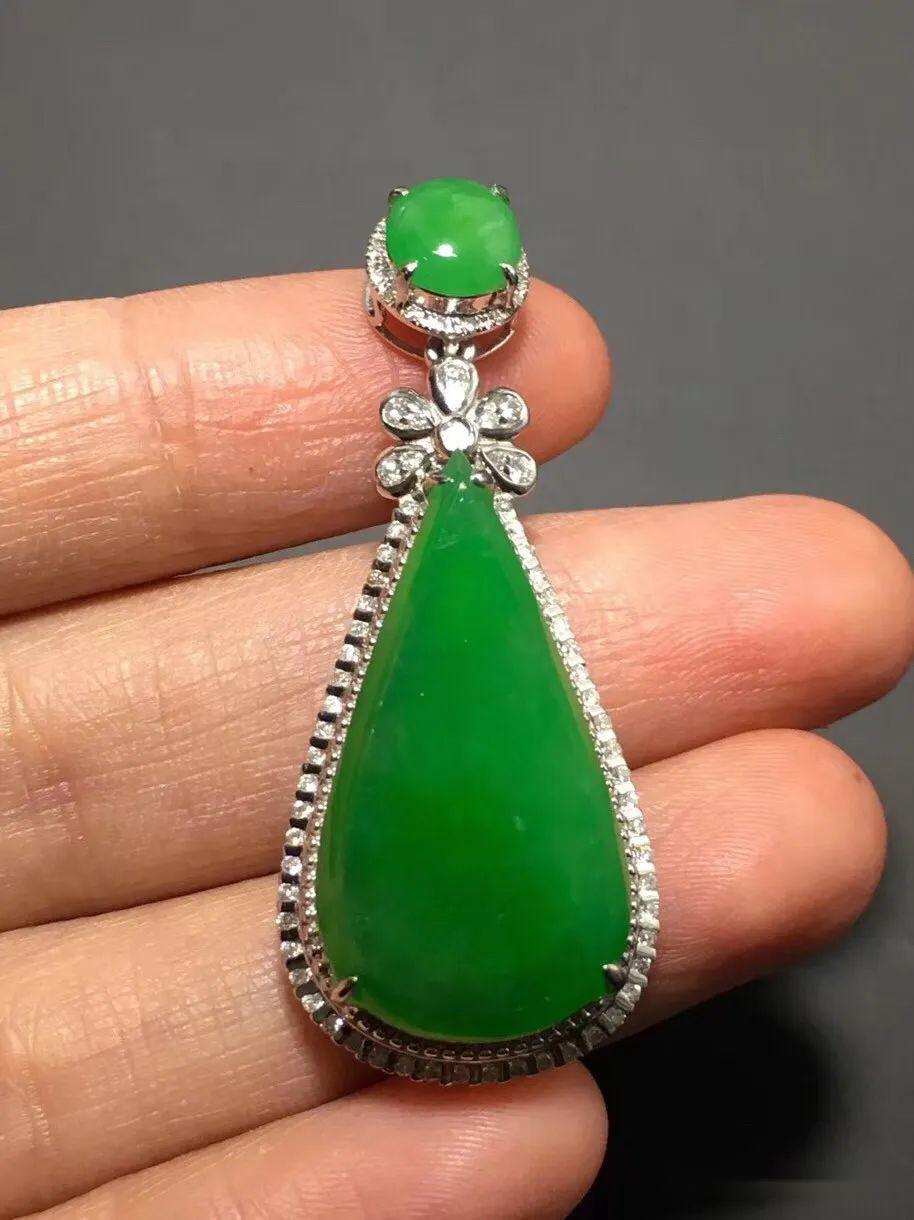 翡翠欣赏丨冰种正阳绿蛋面锁骨链19300元