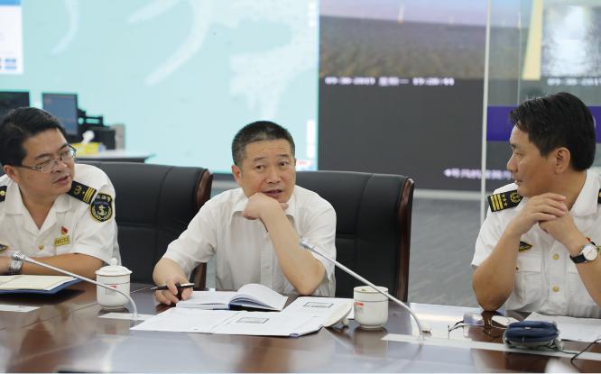 江苏海事局王秀峰副局长主持"米娜"台风防抗工作连夜开展防风宣贯对