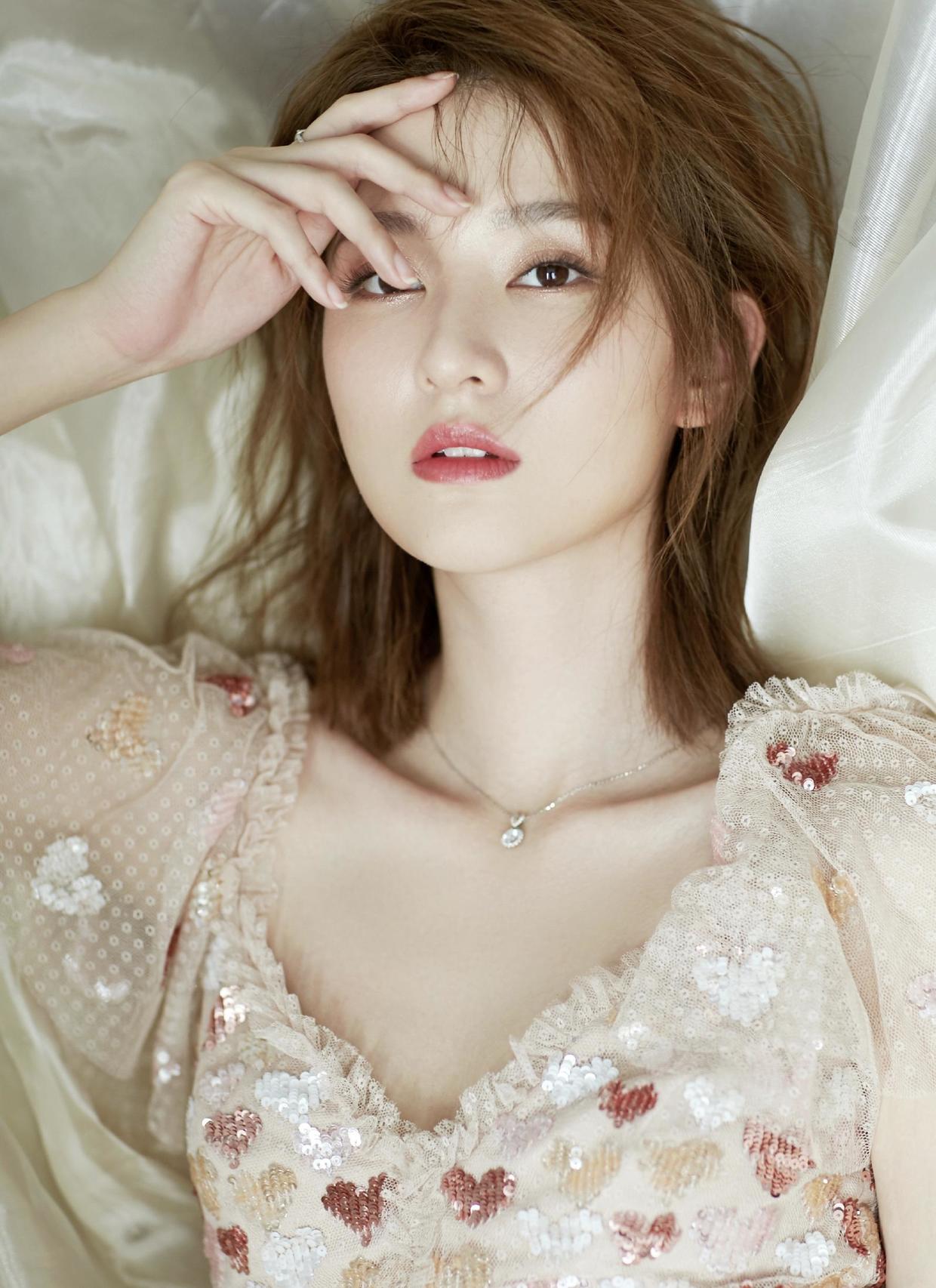 原创乔欣越来越会穿摩卡波波头搭配碎花连衣裙女人味十足美丽动人