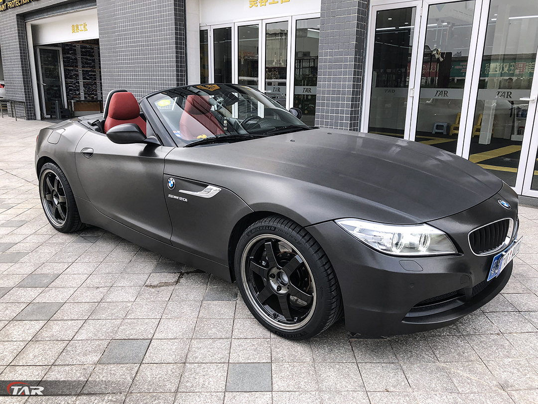 tar塔尔案例宝马z4装贴拉丝黑改色膜