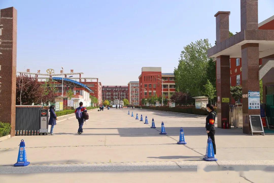 春已至燕归来愿你历经风雨归来仍旧是少年新乡十中英才学校非毕业年级
