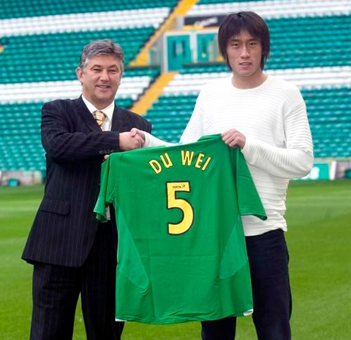 成名于上海申花的杜威,曾于2005年远征欧洲,加盟苏超