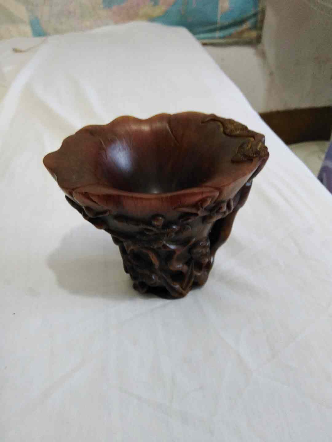 一克牛角两克金:犀牛角杯