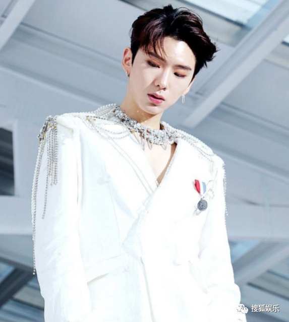 刘基贤原名刘奇贤,1993年出生,2014年参加男团节目取得了非常好的成绩