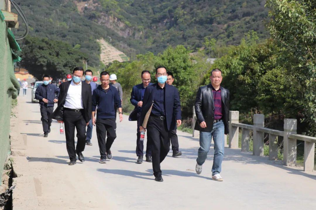 生态园管委会主任郑华,副主任朱汝东,集团公司董事长缪克排参加