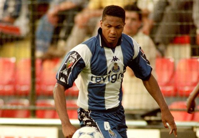 4312,门将是拜亚;后卫是:费雷拉,若热-科斯塔,里卡多-卡瓦略和瓦伦特