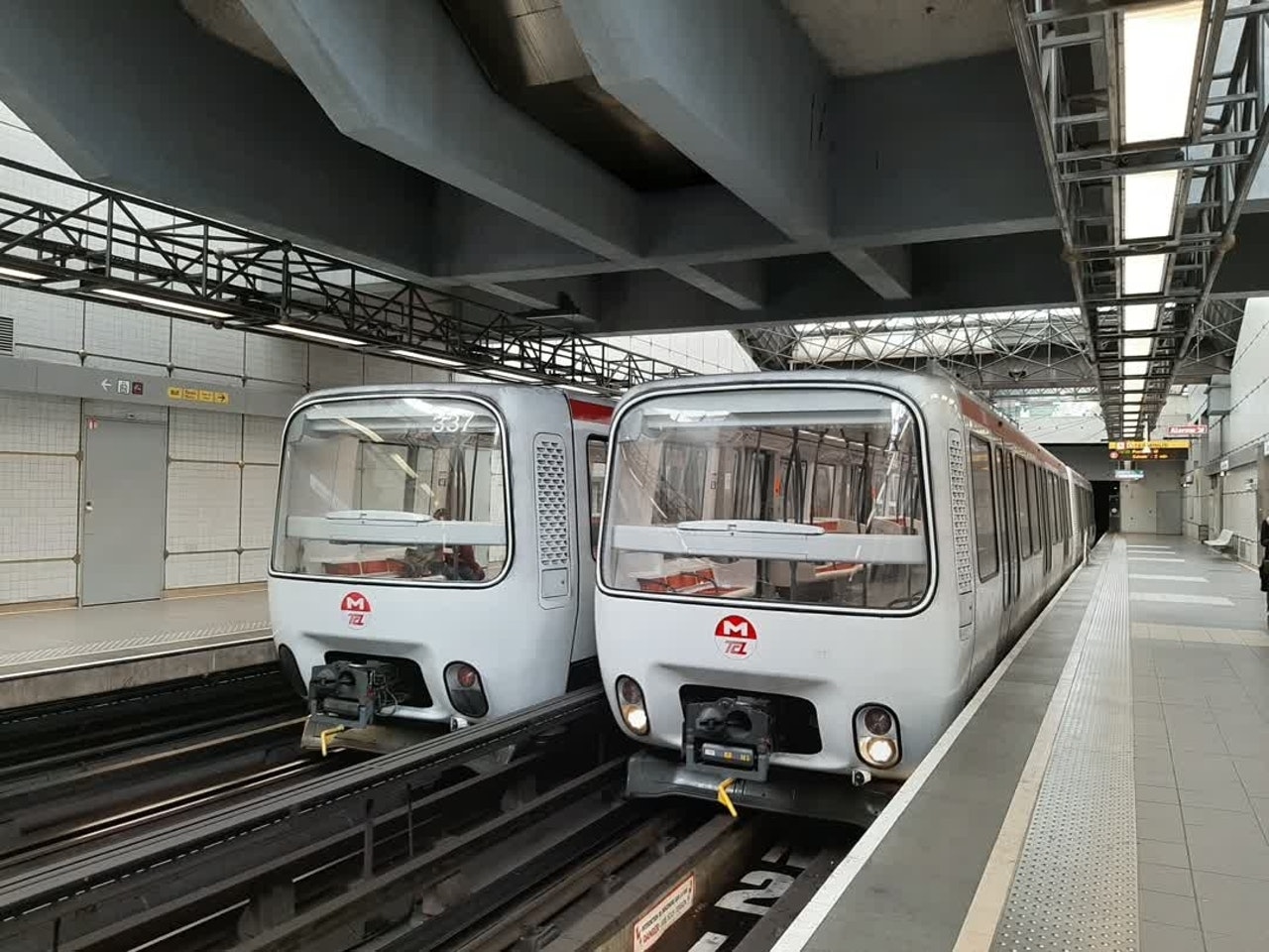 里昂市区地铁自驾省钱小提示如果是自驾的朋友,小编建议大家可以把车