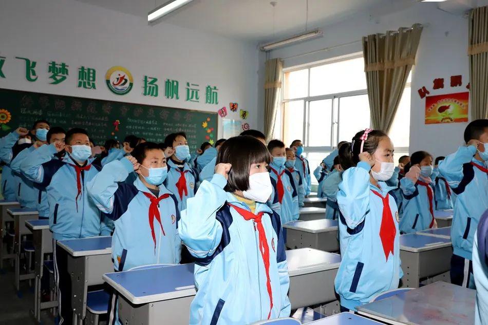 清水县各小学五六年级初中一二年级学生复学