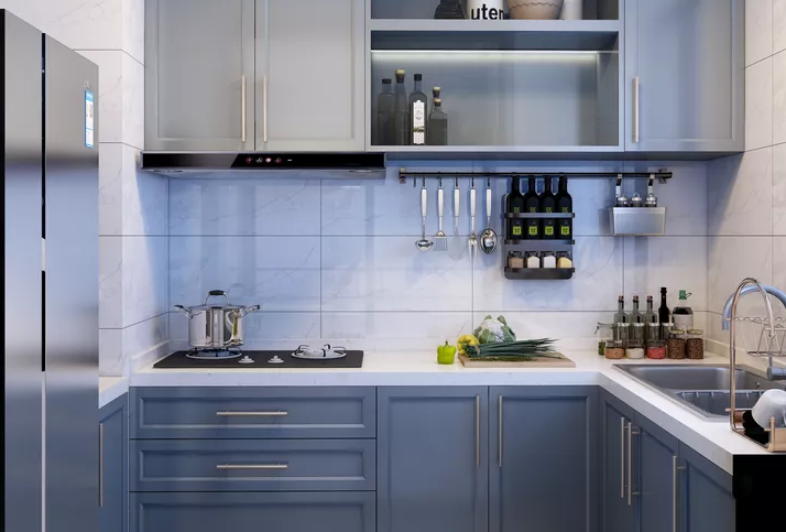 走进厨房,哑光漆面的雾蓝色整体橱柜让这个空间柔和而富有家庭气息