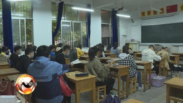 万州江南中学为保障防疫,教学两不误,万州江南中学严守校园入口关和