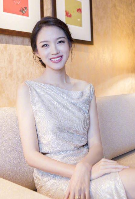 中国十大超级模特：之张梓琳（张茵、Eilin）_同年