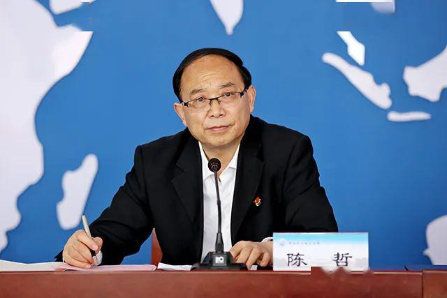 院党委副书记,纪委书记陈哲代表学院作表态发言会议现场与会领导合影