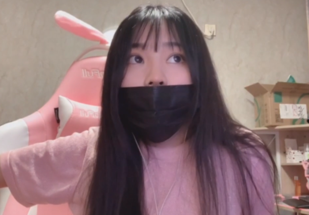 小团团露脸开播后呆妹吃鸡一姐位置保不住了颜值人气都比不过