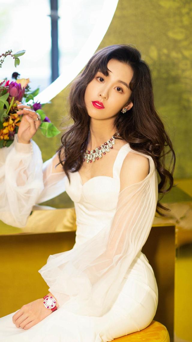 原创气质型美女的星座越看越耐看人比花美出水芙蓉