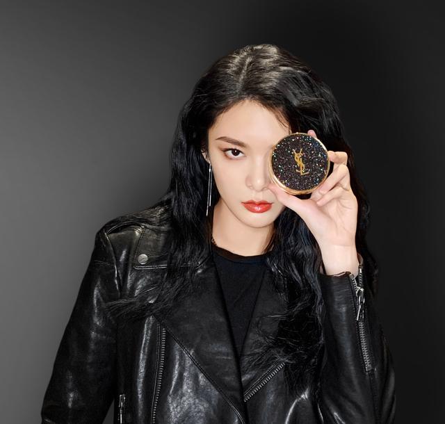 傅菁ysl口红硬照来袭高贵霸道又妩媚时尚感近乎满分