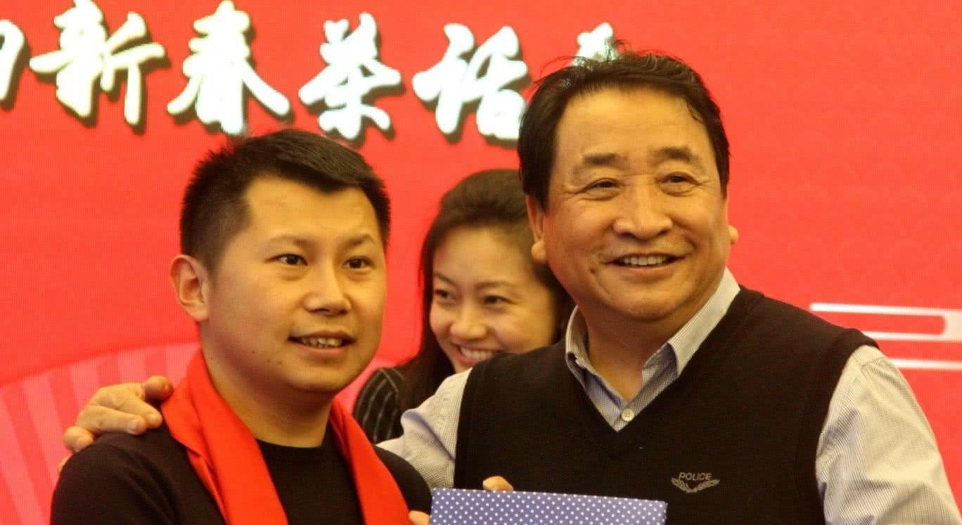 小说都不敢这么写郭德纲姜昆跨越三十年的合影身份地位大转变
