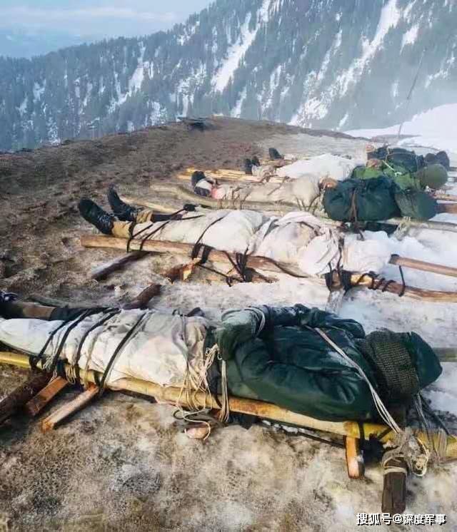 原创印军突袭巴铁突击队惨烈枪战同归于尽巴铁阵亡者遗体排成一排