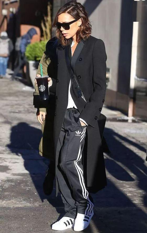 放眼娱乐时尚圈,钟情于这款阿迪贝壳头的明星,时尚大咖数不胜数