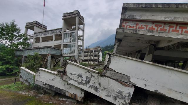 汶川大地震最牛学校图片