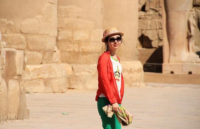 "花花董花花"分别在2013年和2018年生下一子一女,婚后一家四口相当