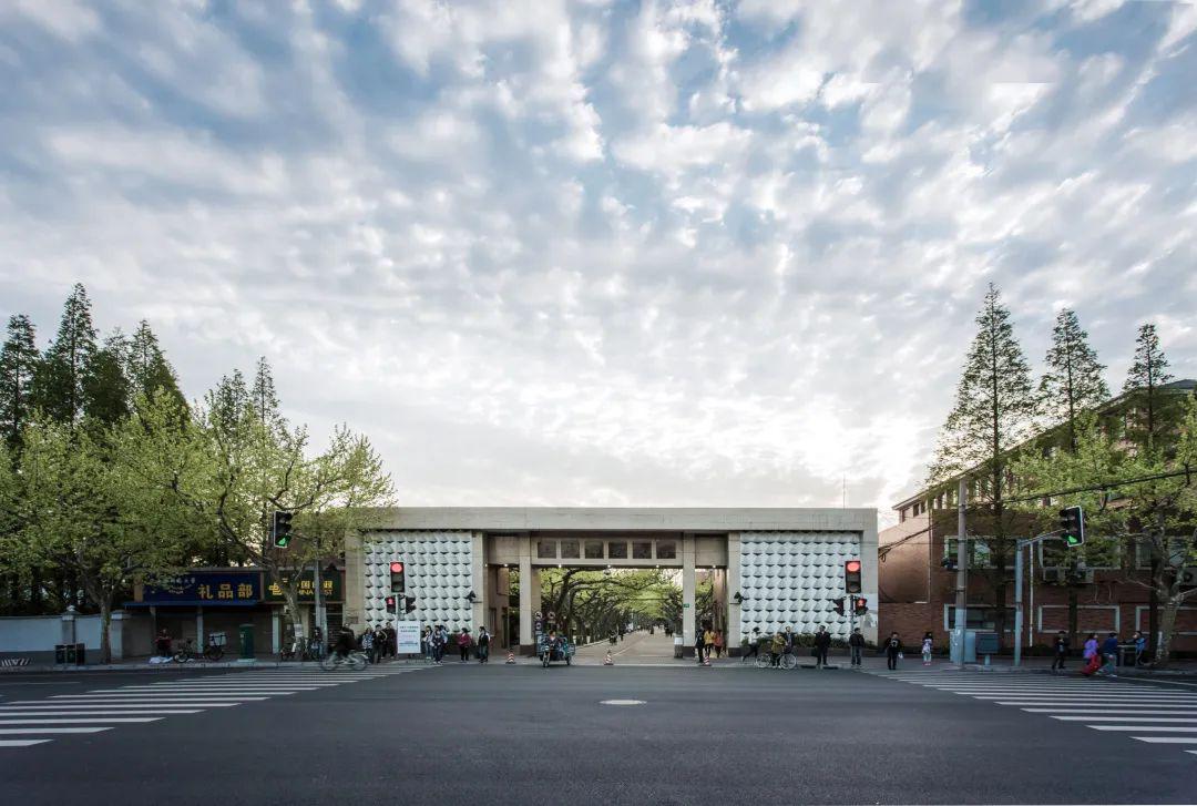 【大学早知道】沪上34所高校校门大合集!你最想进哪扇门?_校区