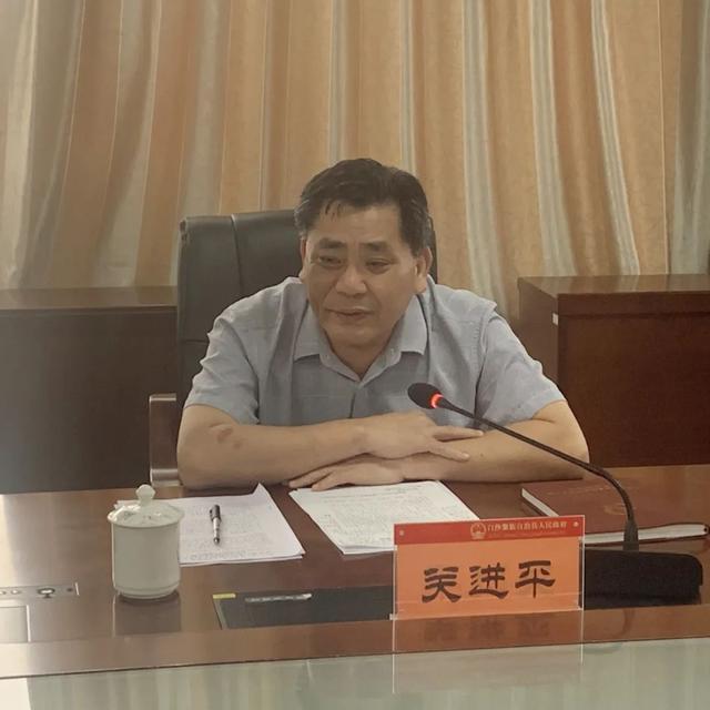 县人大常委会主任王桂厅,副主任冯少波,县政府副县长赖道传等出席