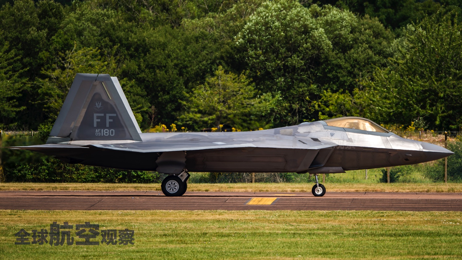 海军新型舰载机犹抱琵琶半遮面形似f22猛禽名气不比歼20低