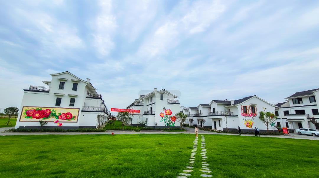 欣赏绵竹山水美景周边还有很多游玩景点中国玫瑰谷,麓棠温泉,三溪寺