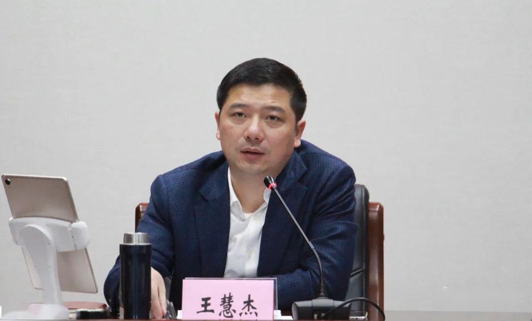 县长王慧杰主持召开县政府第45次常务会议