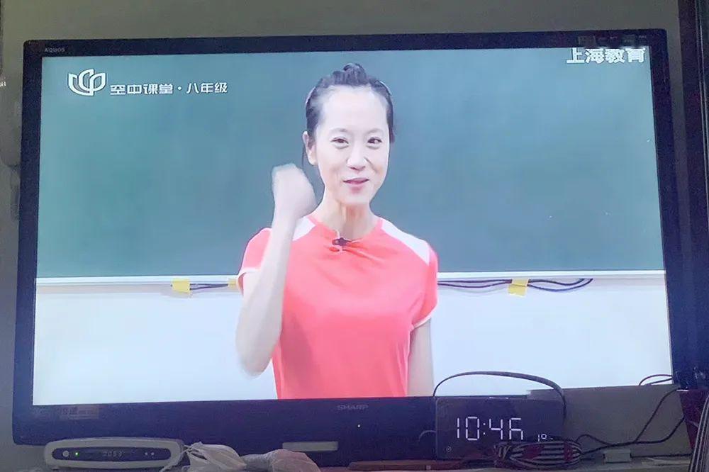 师范大学附属杨行中学体育教师 陈玲看到自己第一节课在电视上播放时