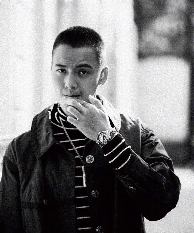 原创陈伟霆为新剧剃光头,变得更man了!论颜值的重要性