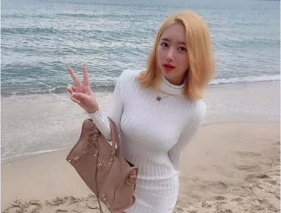 健身女神五官精致清纯可人,身材曲线还迷人,网友:羡慕不已!