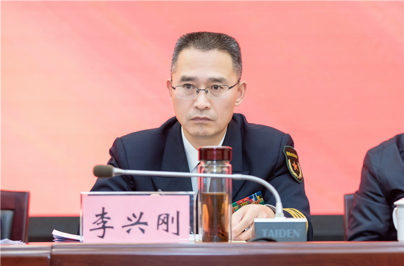 常德军分区政委董亮主持会议.