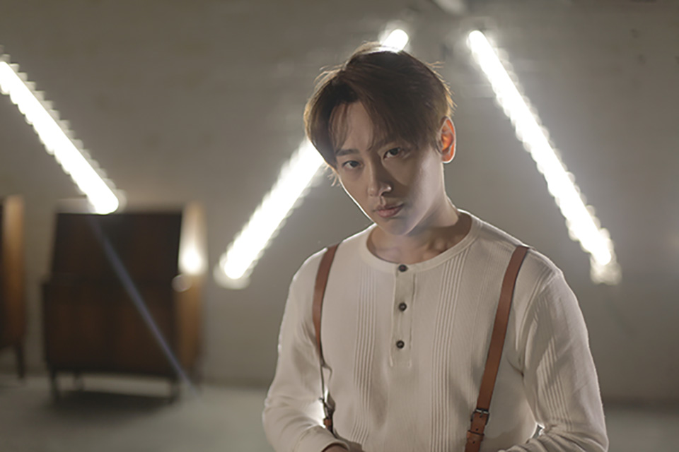 魏巡首张专辑我的光拒绝刻板印象绽放唱作人光芒