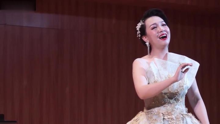星海音乐学院研究生丘瑾演唱放风筝人美歌甜有前途