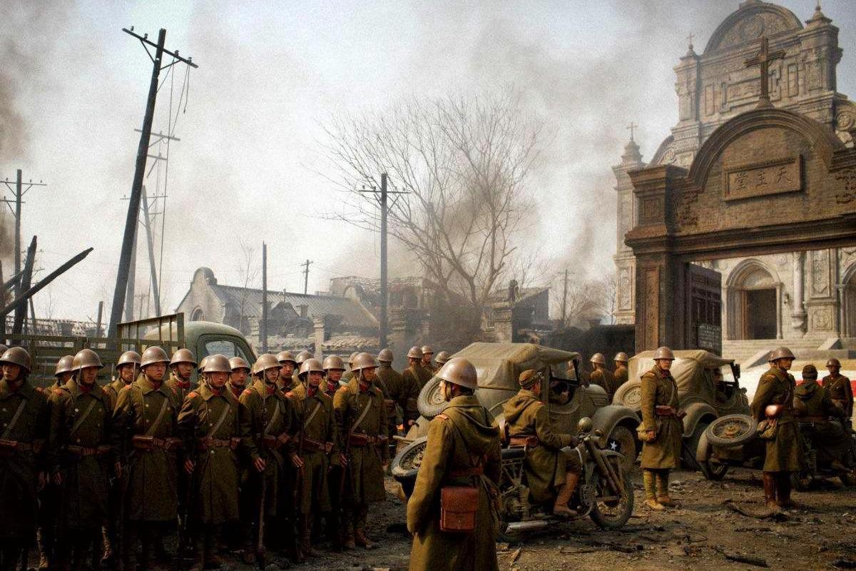 原创 日军躲在炮楼里,苏联士兵久攻不下,老农路过说:让我来解决