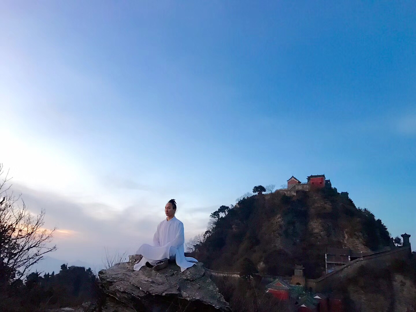 要把你的净土打扫的干干净净,布置的清净庄严,要任劳任怨的尽你的责任