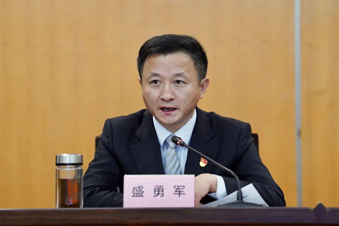 盛勇军回顾了去年我市"三农"工作成效,指出全市认真贯彻落实农业农村