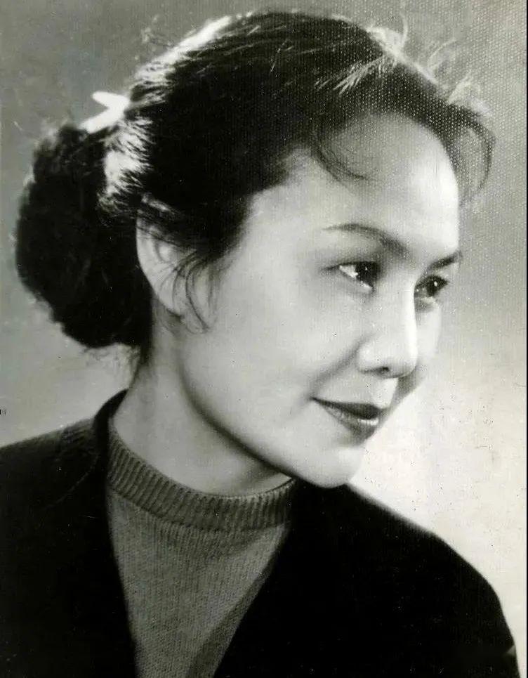 白杨逝世《百年电影百年影星——白杨》邮票编 辑:张显北策划/审核:顾