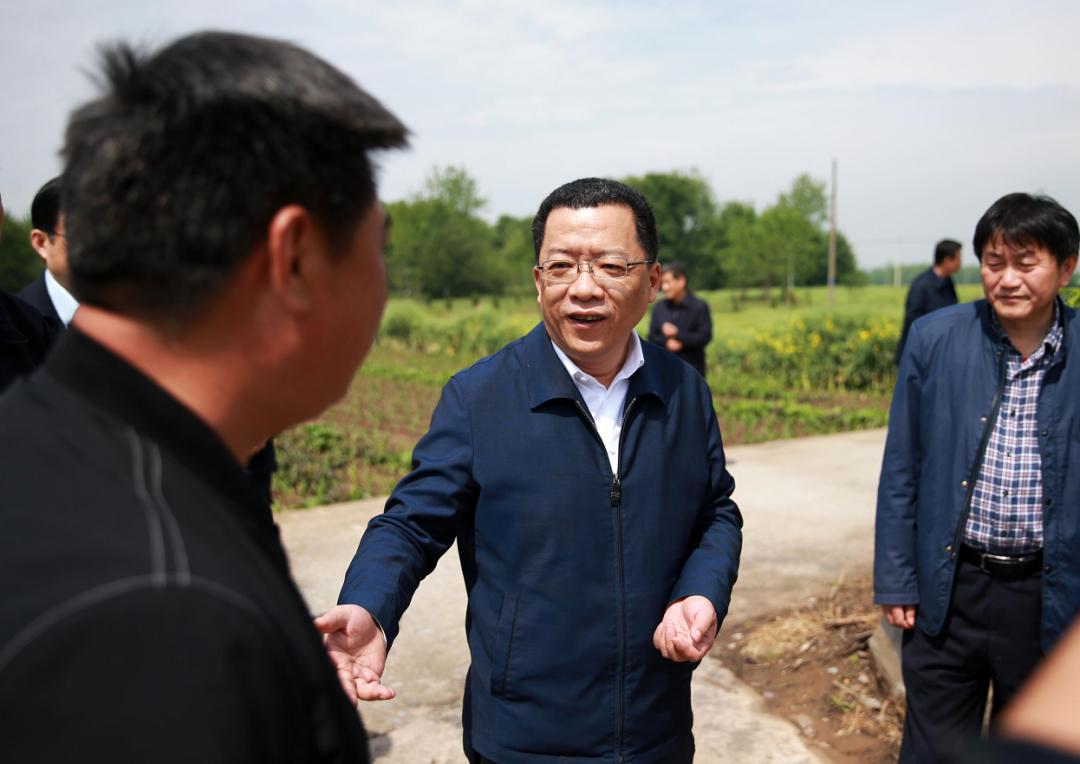 丁纯书记在枞阳县开展五级书记遍访贫困对象行动时强调保持攻坚态势