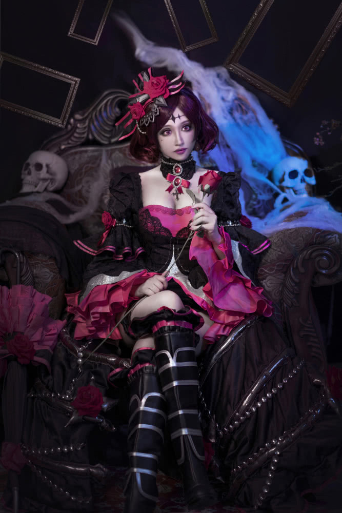 王者荣耀手游露娜哥特玫瑰真人cosplay高逼真还原美得不可方物