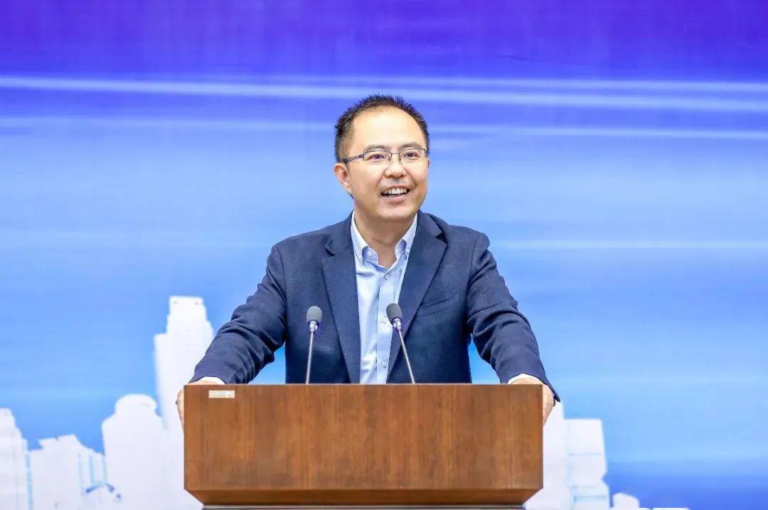 重庆钢铁总经理刘建荣致辞4月22日上午,韶关钢铁体系化精准支撑重庆