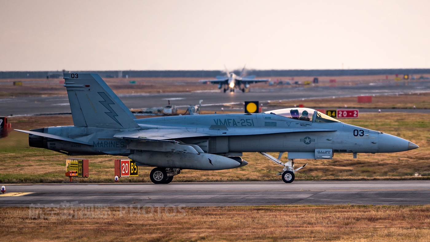 原创美海军陆战队主力装备波音fa18大黄蜂战斗机典型双发舰载机