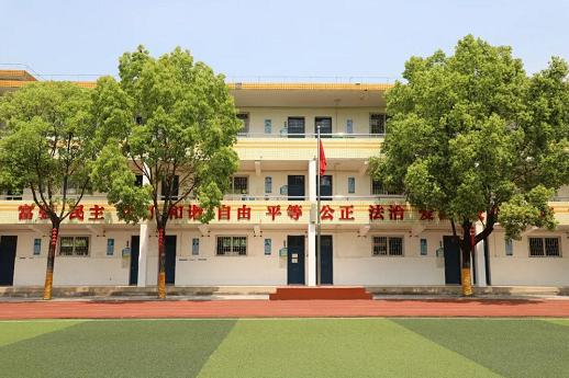 图集暮春四月雨花小学静待学子归来