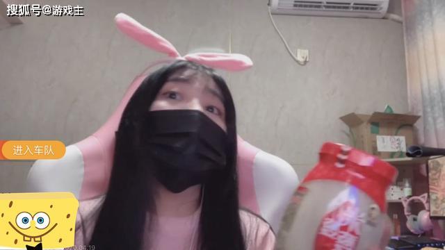 绝地求生小团团再次露脸开播带货现场全是皇帝人气破1200万